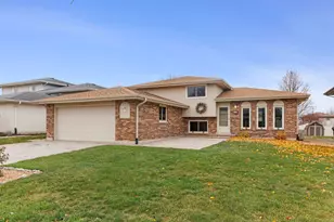 15636 Lockwood Ave, Oak Forest, IL 60452 - Photo 1