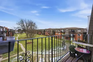 9350 Bay Colony Dr, Des Plaines, IL 60016 - Photo 6