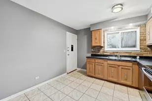 9350 Bay Colony Dr, Des Plaines, IL 60016 - Photo 10