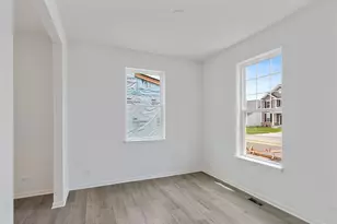 32018 Savannah Dr, Lakemoor, IL 60051 - Photo 4