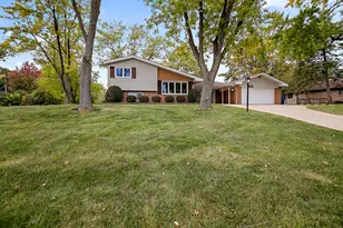 9010 S 84th Ave, Hickory Hills, IL 60457 - Photo 1
