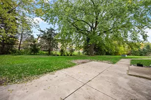 1606 E Stonehenge Dr, Sycamore, IL 60178 - Photo 2