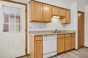 7025 Heritage Cir, Orland Park, IL 60462 - Photo 4