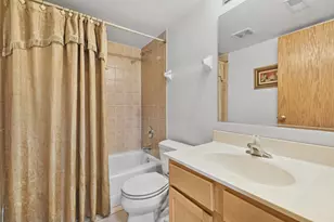 7025 Heritage Cir, Orland Park, IL 60462 - Photo 20