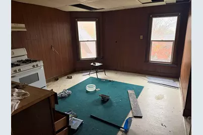 16-18 N Green Avenue, Freeport, IL 61032 - Photo 8