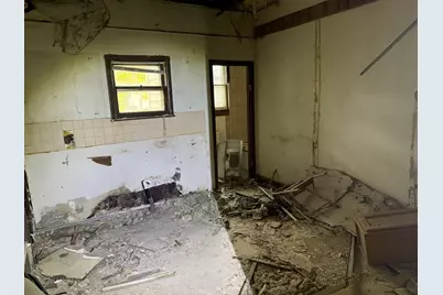 16-18 N Green Avenue, Freeport, IL 61032 - Photo 4