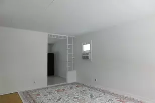 33 Hawthorne Ln, Streamwood, IL 60107 - Photo 2