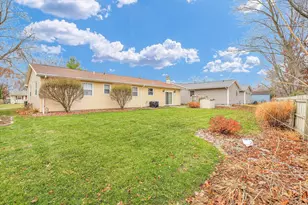 2302 Blackthorn Dr, Champaign, IL 61821 - Photo 30