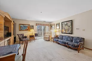 605 Barrington Ave, East Dundee, IL 60118 - Photo 6