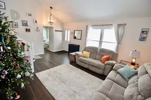 1014 Stonehedge Ct, Crystal Lake, IL 60014 - Photo 4