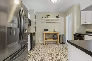 1233 E Jefferson St, Bloomington, IL 61701 - Photo 10