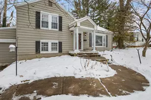 1233 E Jefferson St, Bloomington, IL 61701 - Photo 4