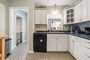 1233 E Jefferson St, Bloomington, IL 61701 - Photo 12