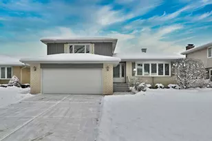 231 N Flora Pkwy, Addison, IL 60101 - Photo 2