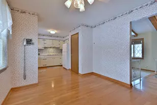 231 N Flora Pkwy, Addison, IL 60101 - Photo 8