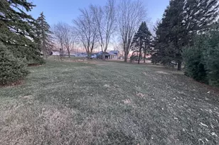 912 E Locust St, Fairbury, IL 61739 - Photo 4