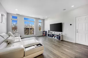 947 W 14th Pl, Chicago, IL 60608 - Photo 6