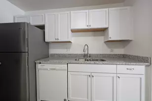 205 Glasgow Ln, Schaumburg, IL 60194 - Photo 8