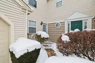861 Village Cir, Marengo, IL 60152 - Photo 4