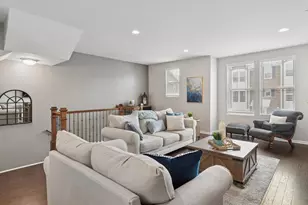904 Coletta Cir, Naperville, IL 60563 - Photo 2