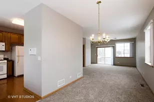 346 Evergreen Cir, Gilberts, IL 60136 - Photo 2