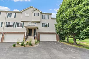 346 Evergreen Cir, Gilberts, IL 60136 - Photo 1