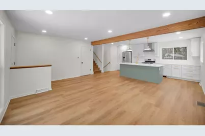 137 Julie Drive, Glenview, IL 60025 - Photo 4