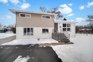 137 Julie Dr, Glenview, IL 60025 - Photo 2