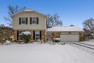 440 Burnt Ember Ln, Buffalo Grove, IL 60089 - Photo 2