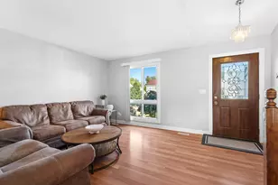 202 Parkwood Dr, Streamwood, IL 60107 - Photo 10