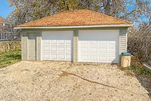 426 Julian Ave, Waukegan, IL 60085 - Photo 8