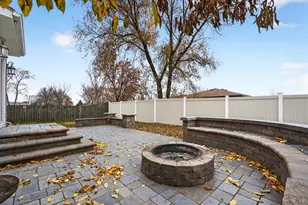 5541 E Celebrity Cir, Hanover Park, IL 60133 - Photo 34