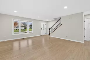 5541 E Celebrity Cir, Hanover Park, IL 60133 - Photo 6