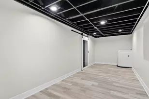 5541 E Celebrity Cir, Hanover Park, IL 60133 - Photo 30