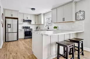 10 Prenzler Dr, Bloomington, IL 61704 - Photo 8