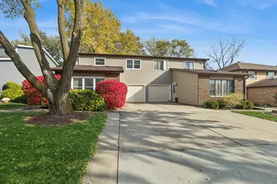 323 Morningside Drive #B, Bloomingdale, IL 60108 - Photo 2