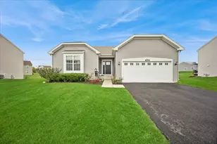 4704 Fox Trail Ct, Wonder Lake, IL 60097 - Photo 1