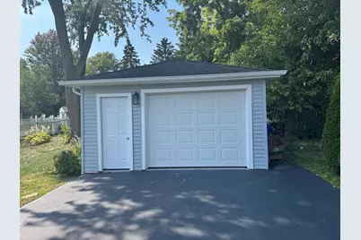 758 N Kenilworth Avenue, Glen Ellyn, IL 60137 - Photo 2
