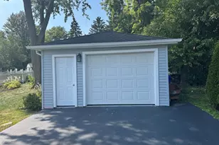 758 N Kenilworth Ave, Glen Ellyn, IL 60137 - Photo 2