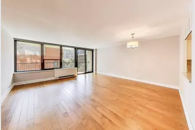 1560 N Sandburg Terrace #510, Chicago, IL 60610 - Photo 4