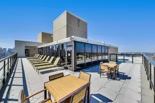 1560 N Sandburg Terrace, Chicago, IL 60610 - Photo 36