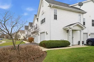 2413 Dickens Dr, Aurora, IL 60503 - Photo 2