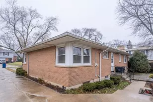 533 Flossmoor Ave, Waukegan, IL 60085 - Photo 2