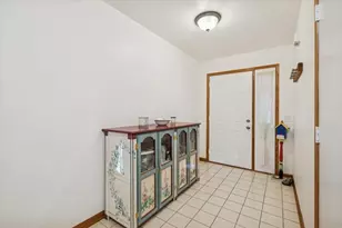 518 Silver Aspen Cir, Crystal Lake, IL 60014 - Photo 2