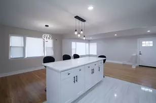 8415 Trumbull Ave, Skokie, IL 60076 - Photo 10