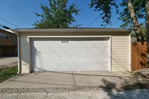 8415 Trumbull Ave, Skokie, IL 60076 - Photo 32