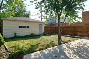 8415 Trumbull Ave, Skokie, IL 60076 - Photo 30