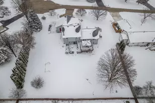 9336 Old Towne Ct, Roscoe, IL 61073 - Photo 6