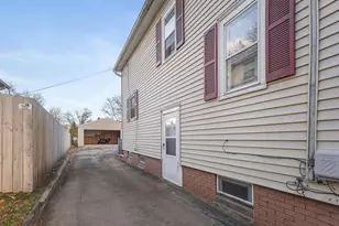 634 13th St, Rockford, IL 61104 - Photo 38