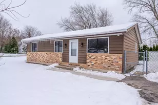 1807 Parklane Ave, McHenry, IL 60050 - Photo 2